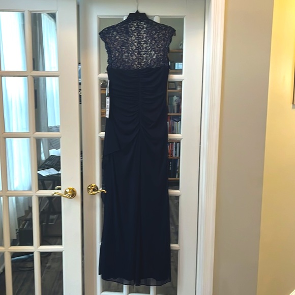 Gorgeous chiffon Navy blue formal gown - Picture 5 of 11